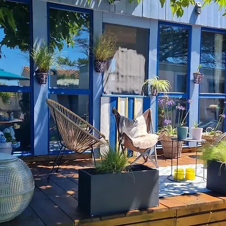 Chalet En Bois, Idealement Situe Pres De La Plage Des Seulieres *