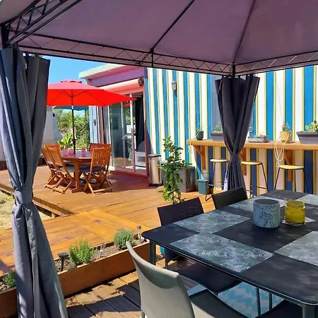 Chalet En Bois, Idealement Situe Pres De La Plage Des Seulieres Chalé *