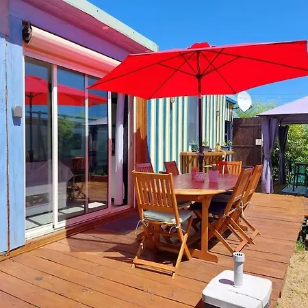 Chalet En Bois, Idealement Situe Pres De La Plage Des Seulieres *