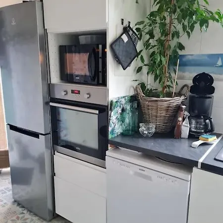Chalet En Bois, Idealement Situe Pres De La Plage Des Seulieres Chalé