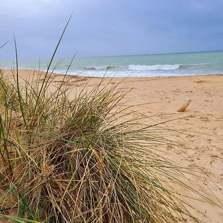 Chalet En Bois, Idealement Situe Pres De La Plage Des Seulieres Chalé La Sabliere